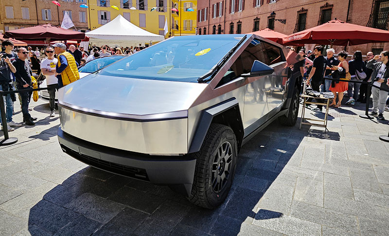 tesla_cybertruck_dal_vivo