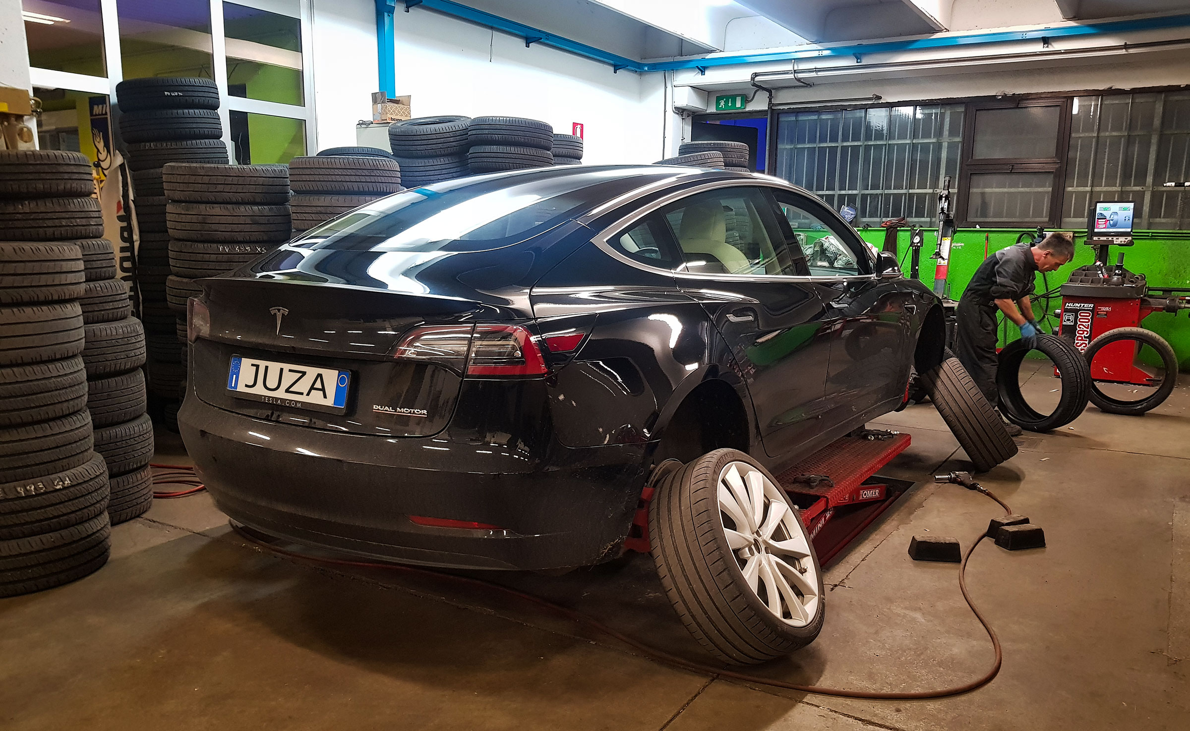 
cambio gomme Tesla Model 3