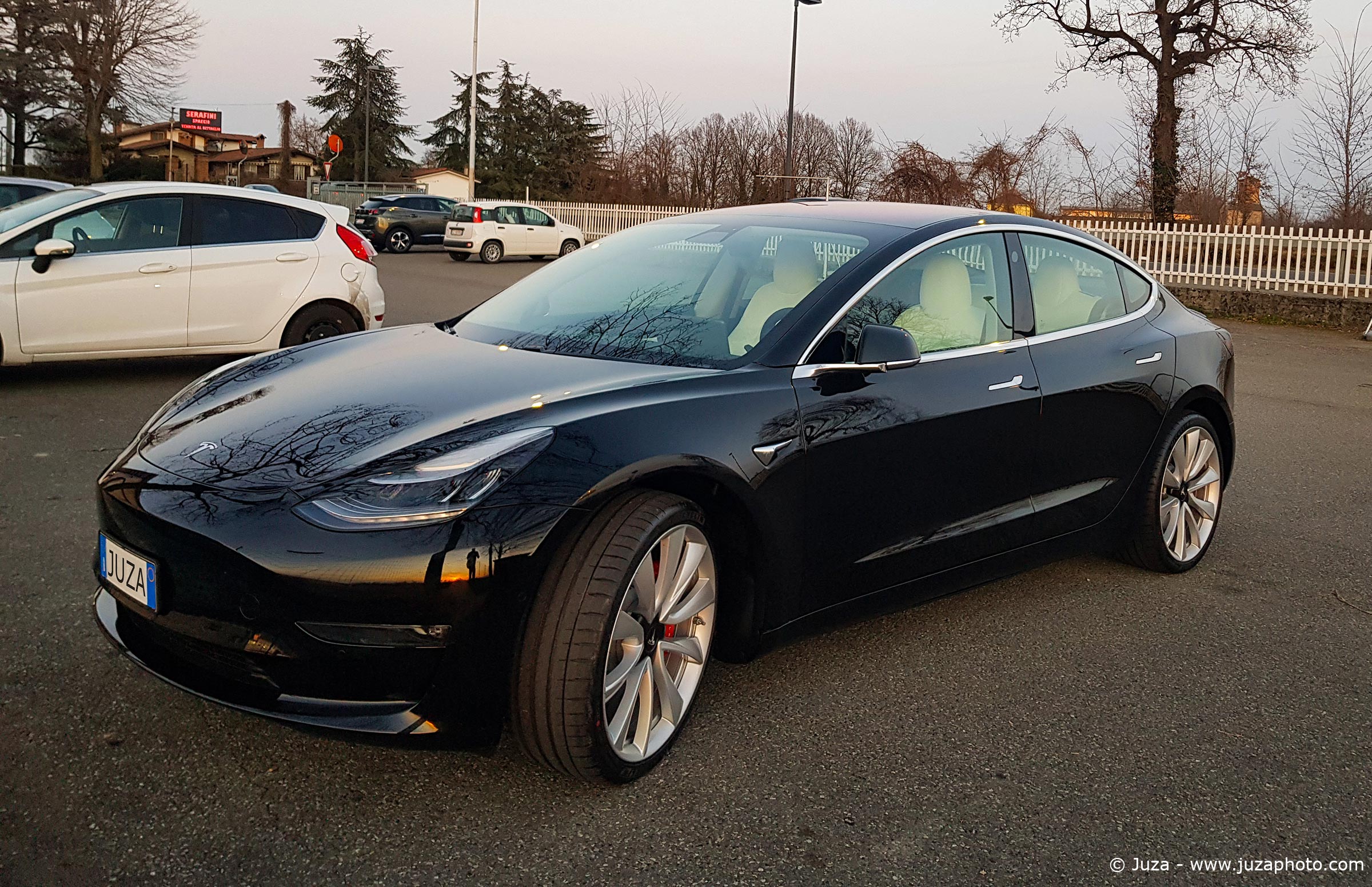 Tesla Model 3, esterni