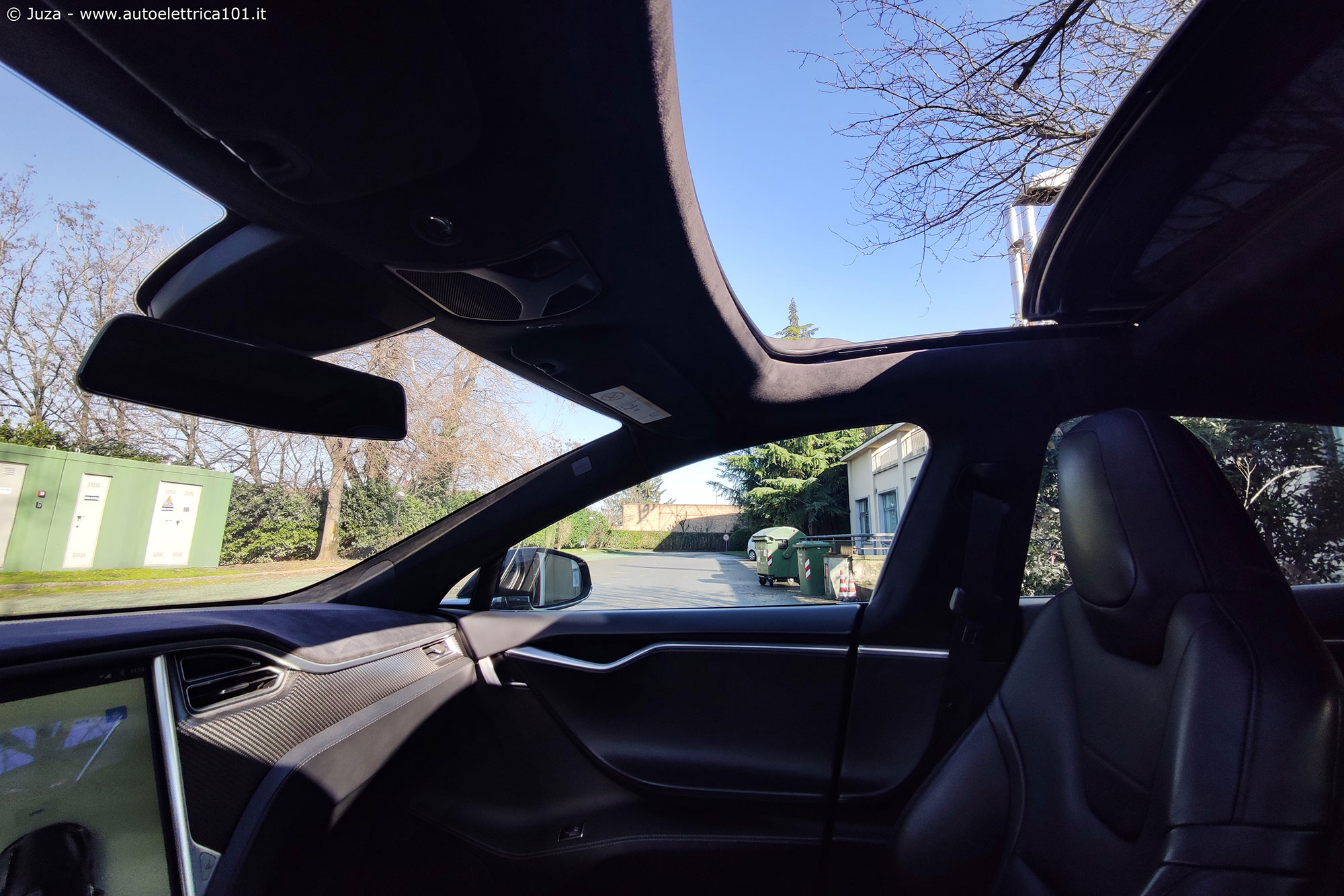 Recensione Tesla Model S P90D, interni