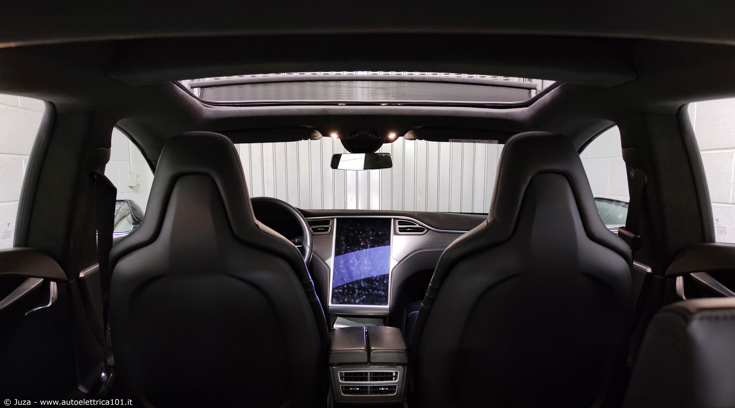 Recensione Tesla Model S P90D, interni