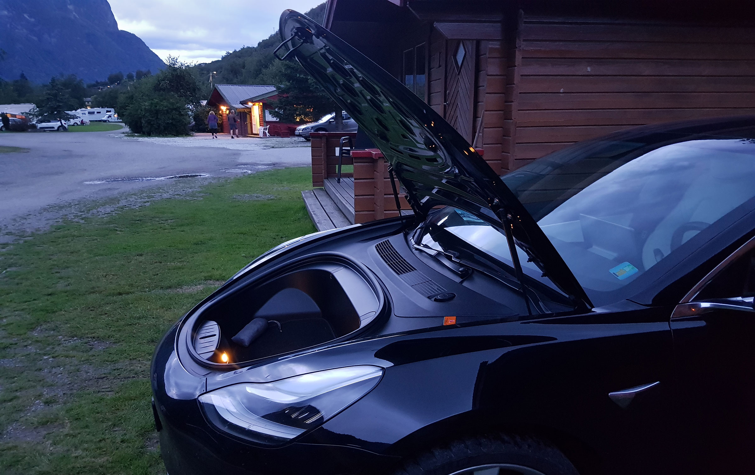 Tesla Model 3, frunk