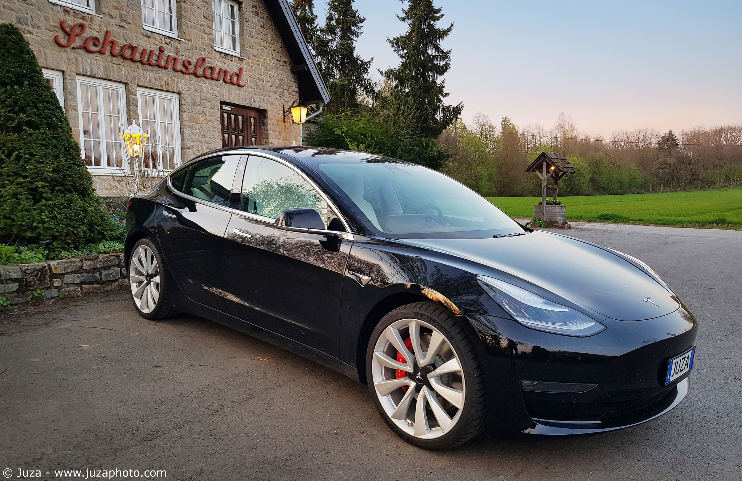Tesla Model 3, esterni