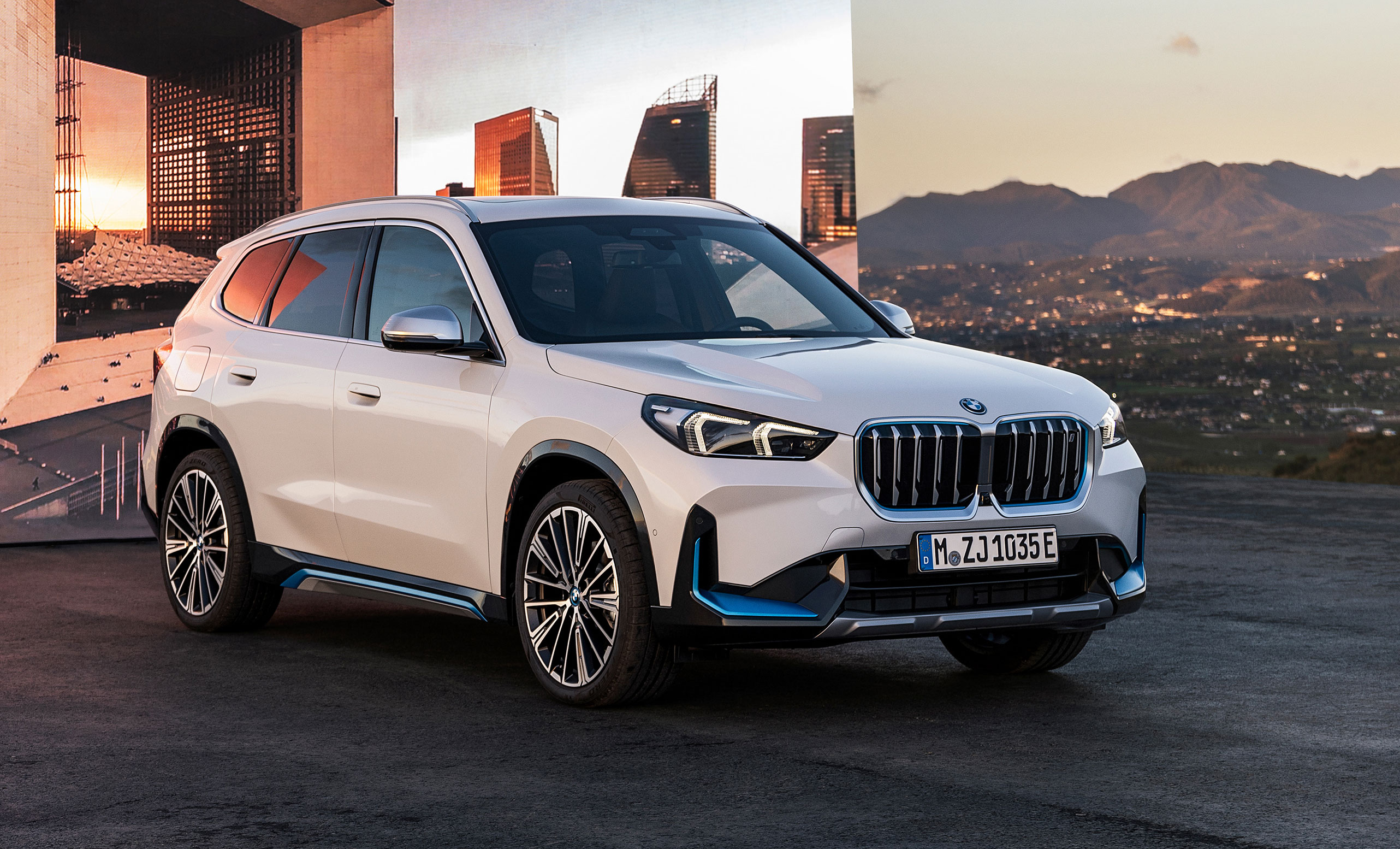 bmw-ix1-edrive20-caratteristiche-e-foto-autoelettrica101