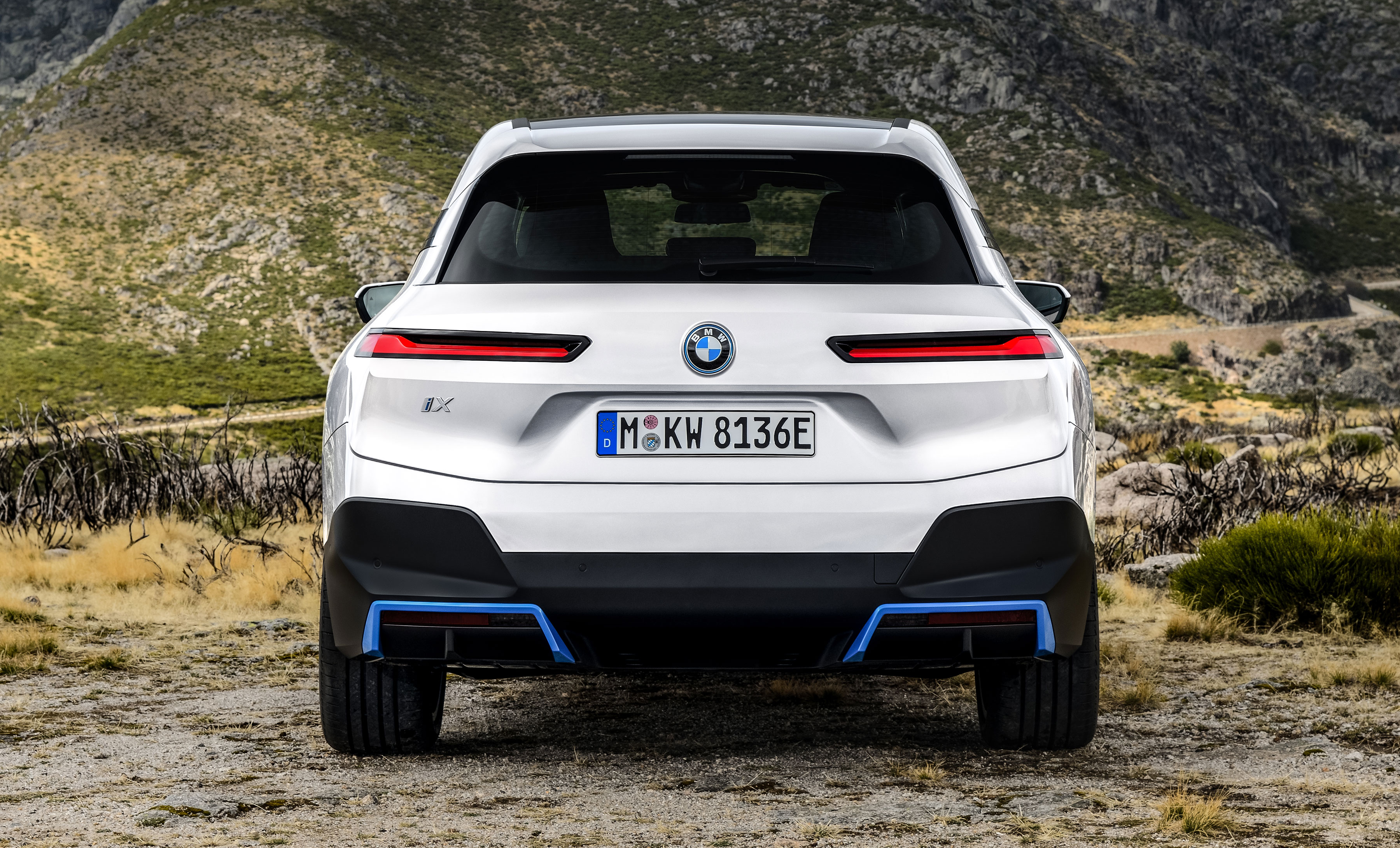 BMW iX, vista posteriore