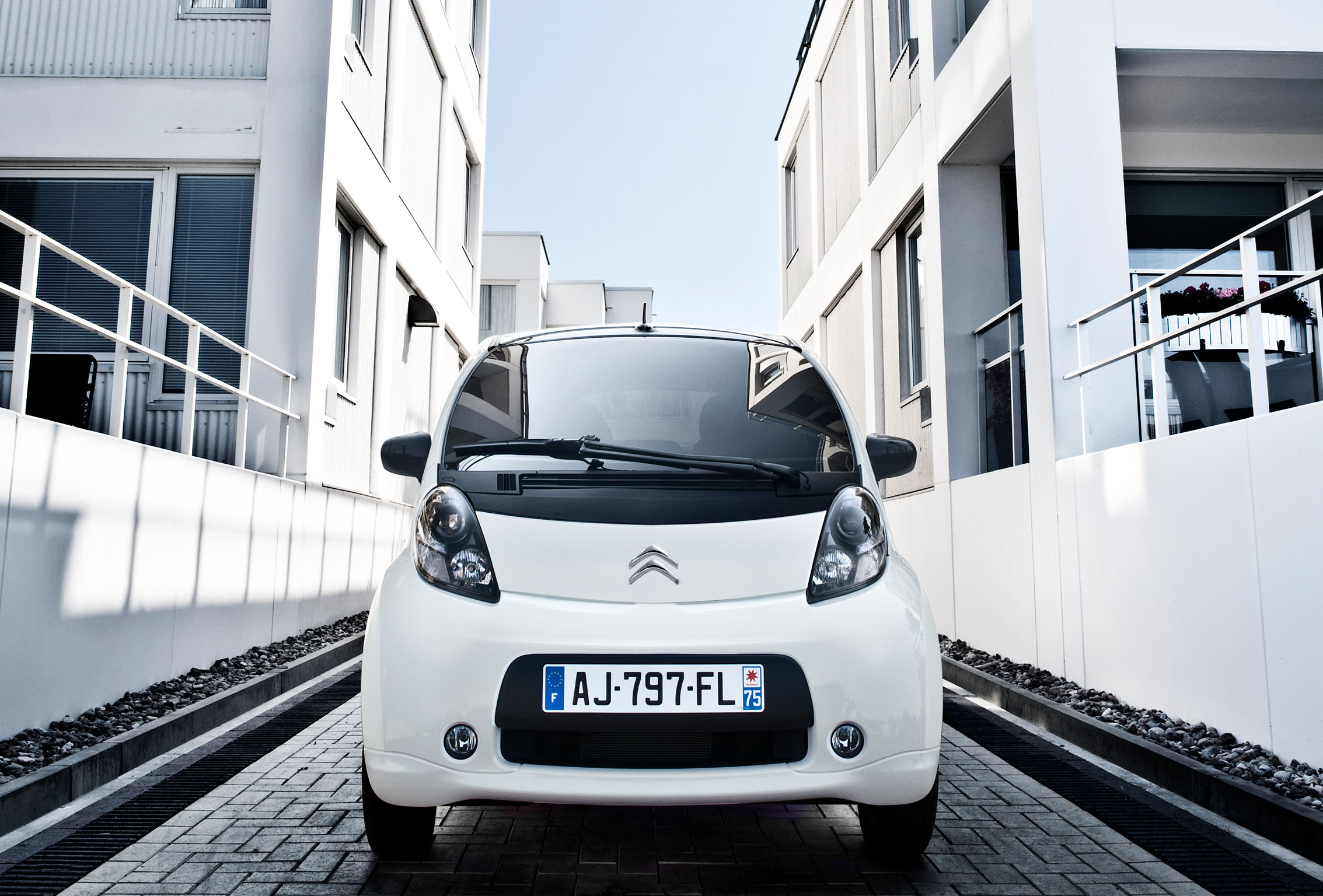 Citroen C-Zero, vista frontale