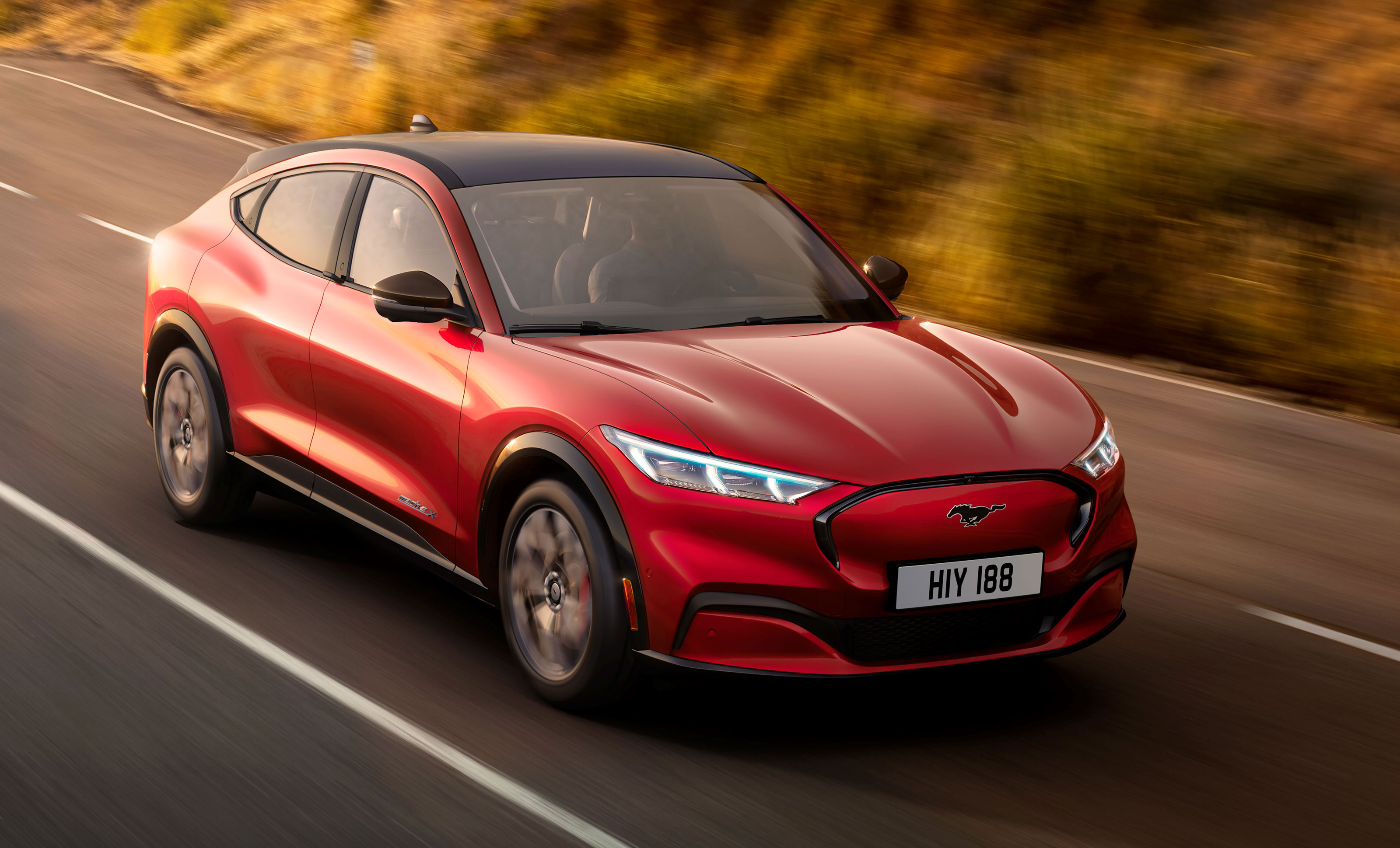 Ford Mustang MachE Extended Range AWD Caratteristiche e Foto