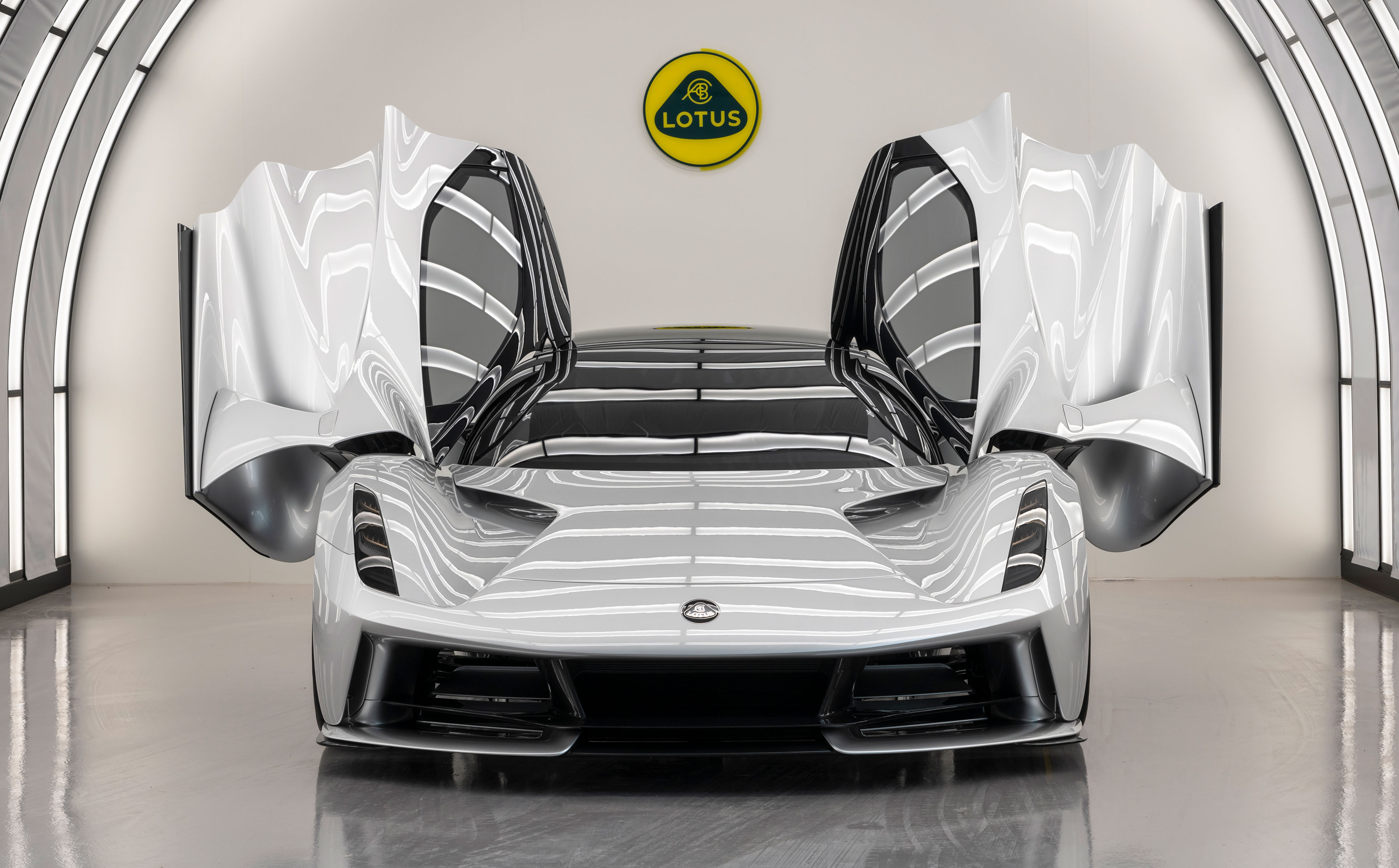 Lotus Evija, vista frontale
