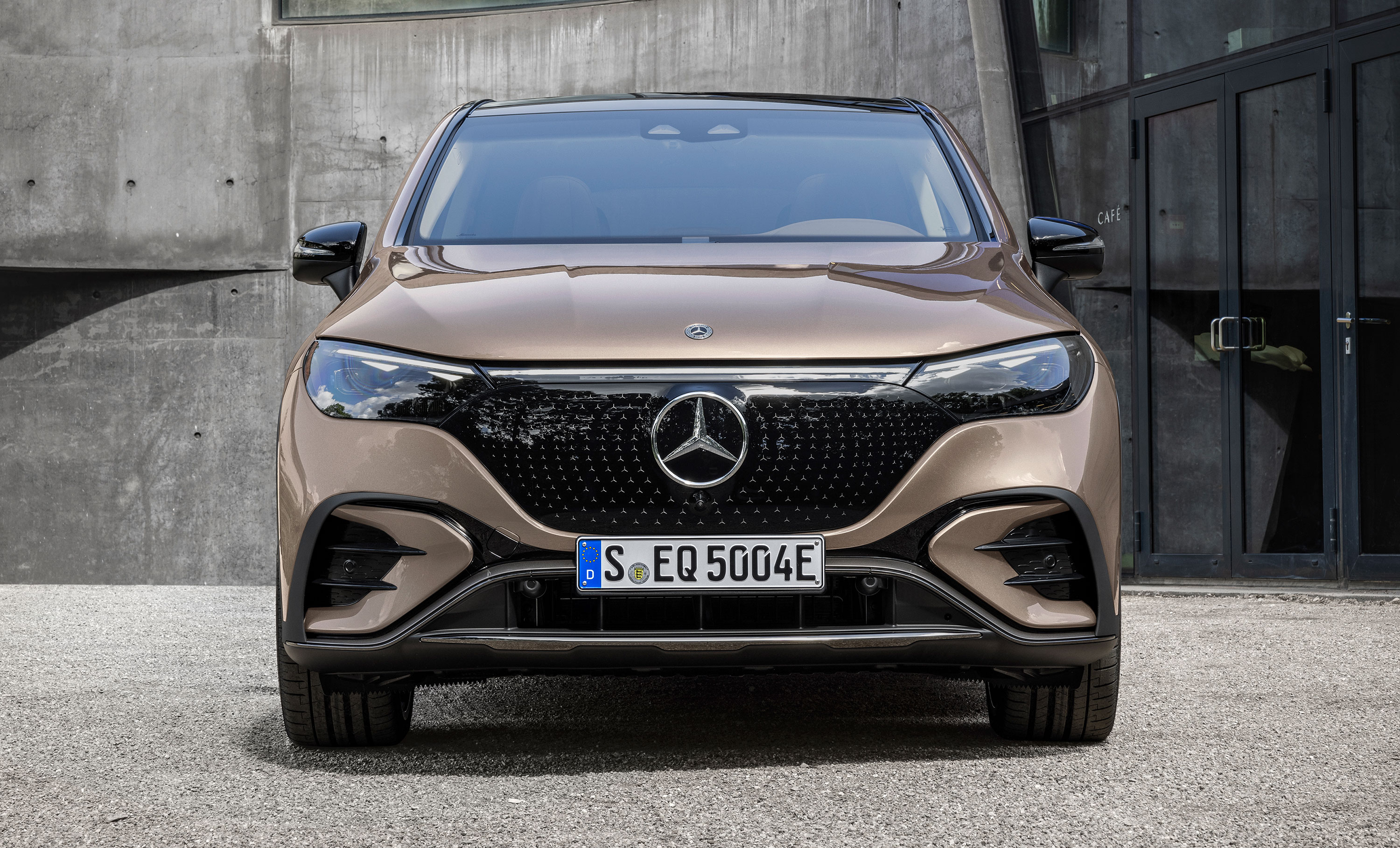 Mercedes EQE SUV, vista frontale