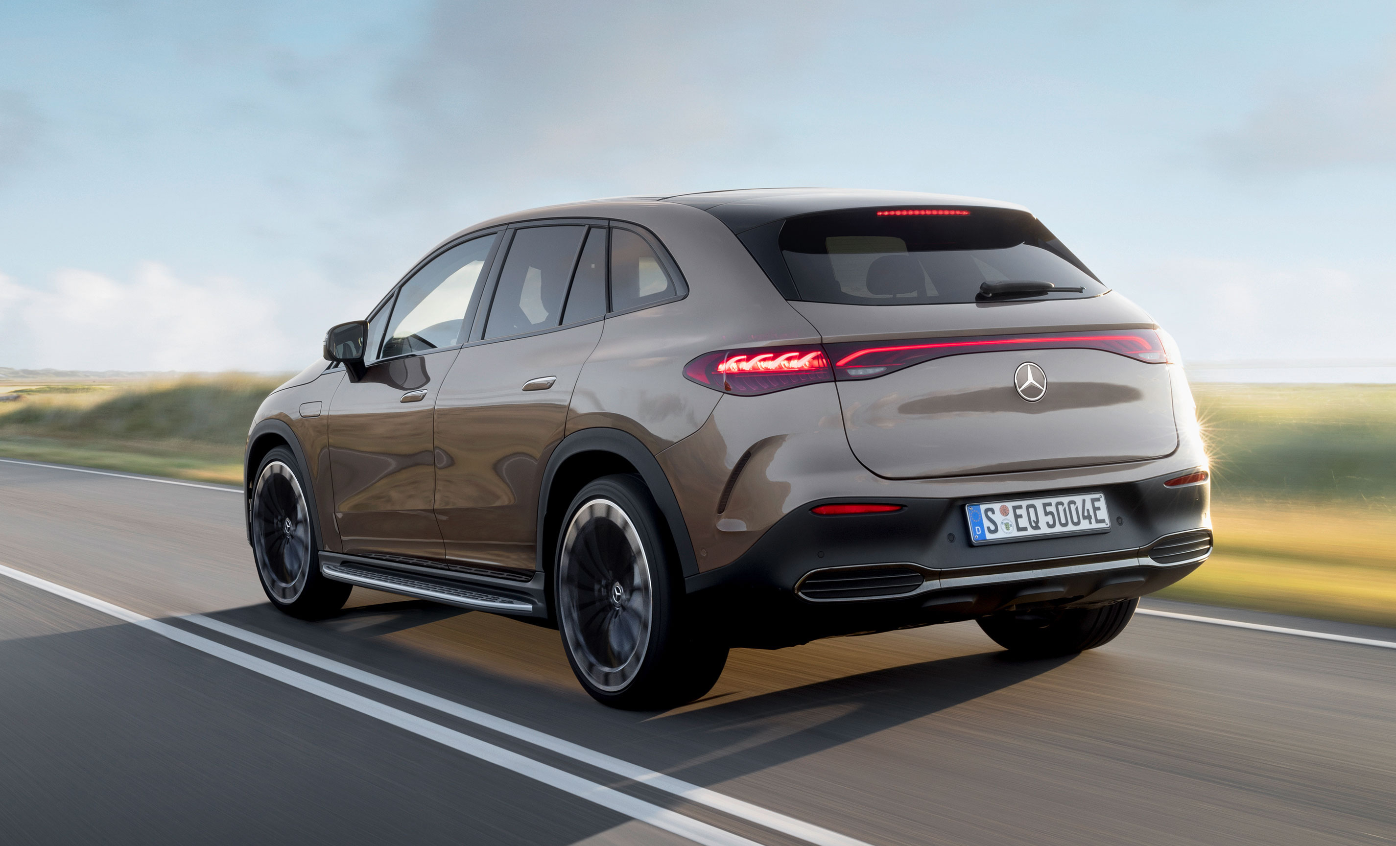 Mercedes EQE SUV, vista posteriore