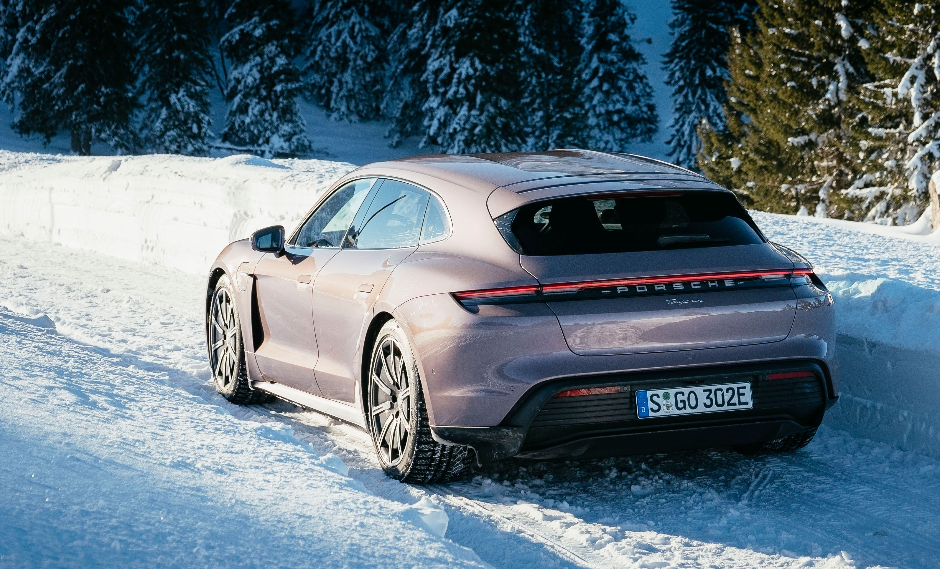 Porsche Taycan Sport Turismo, vista posteriore