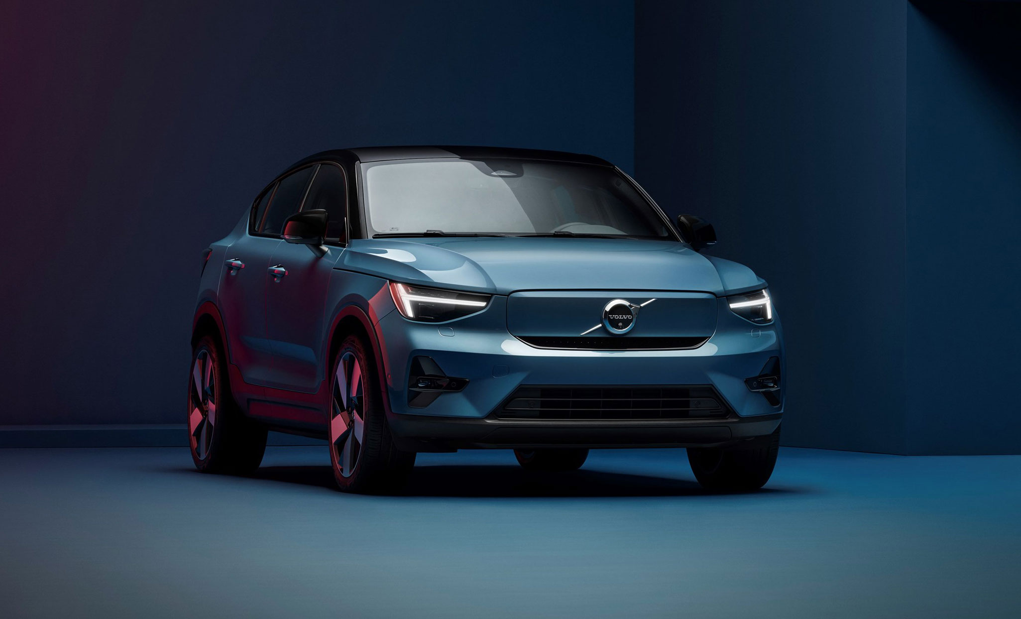 Volvo C40 Recharge, vista frontale